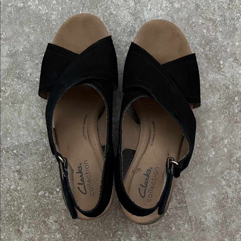 Clarks Women's Black and Tan Sandals